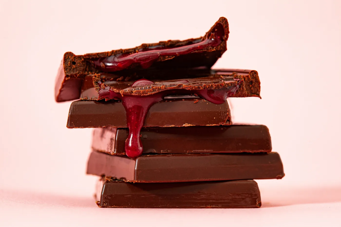 The richness and nutritional quality of dark chocolate traces back to decisions made long before the bar is made — specifically, which cocoa clone was grown and whether the beans were fermented. New research from Brazil's Amazon region shows these two factors together determine how many antioxidants, minerals, and protective compounds survive into the final product. Image credit: Unsplash.
